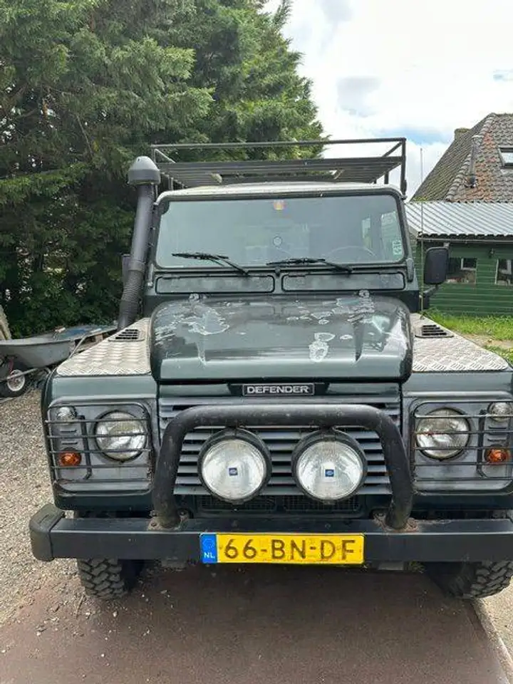 Land Rover Defender stationwagon, foto 1
