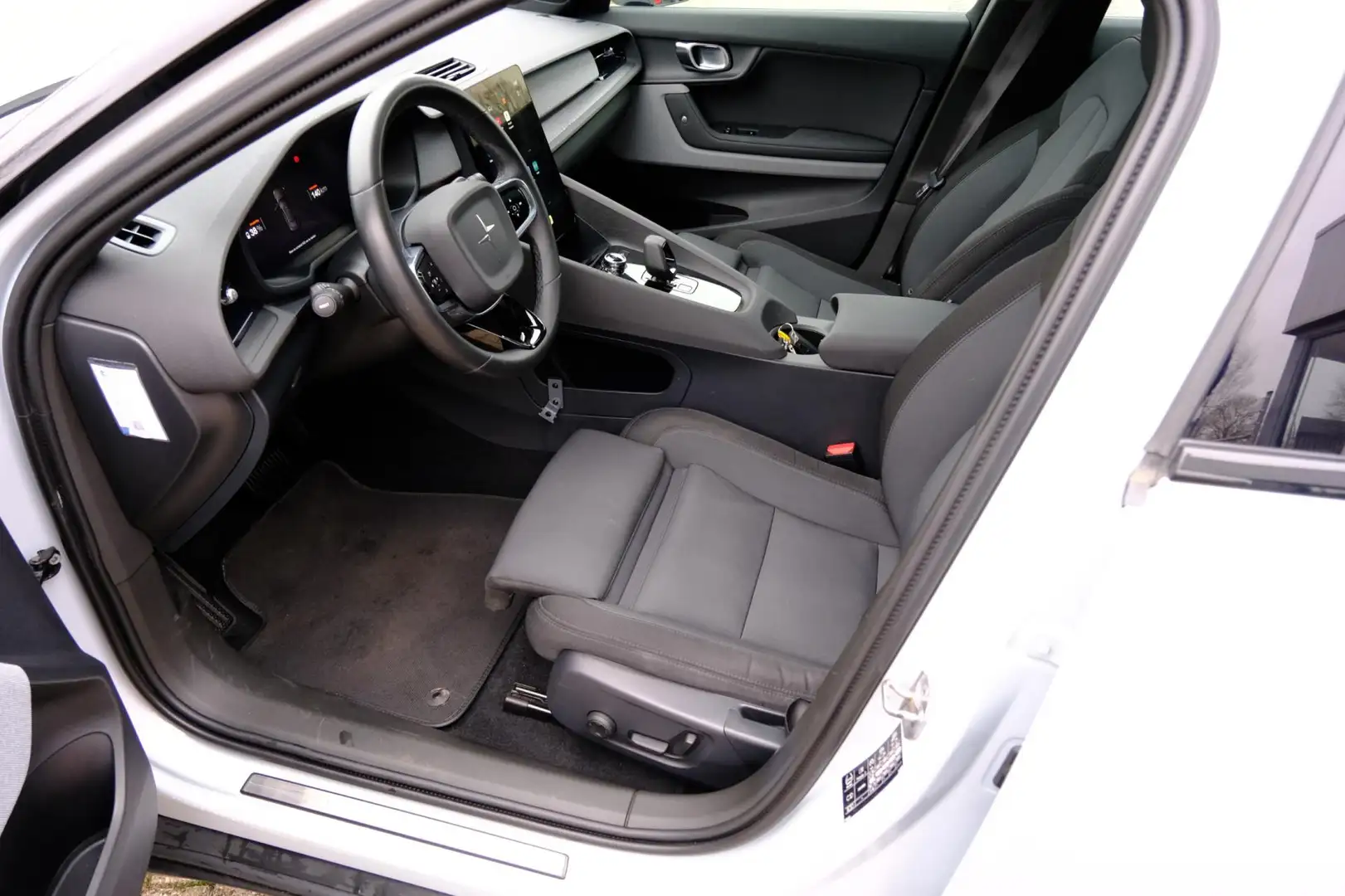 Polestar 2 Long Range Dual Motor Launch Edition AWD 78kWh Aut Grijs - 2