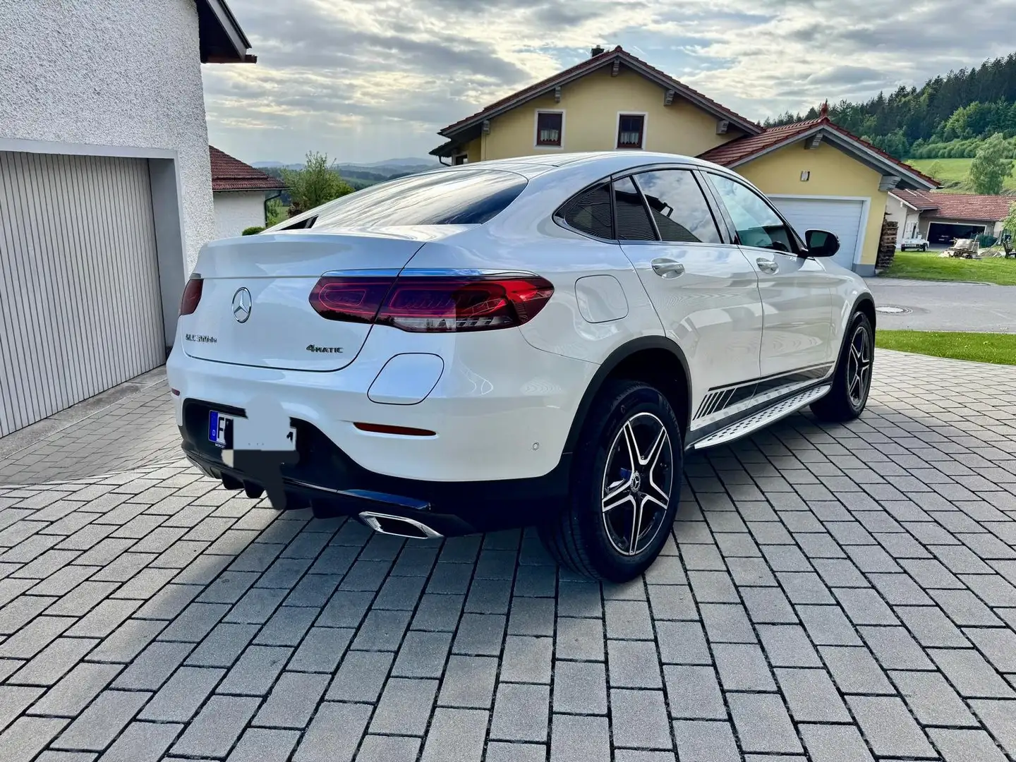 Mercedes-Benz GLC 300 GLC-Coupe 300 de 4Matic 9G-TRONIC Exclusive Weiß - 1