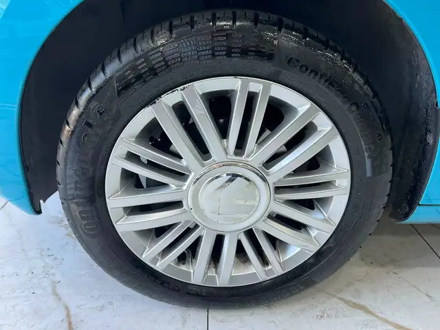 Volkswagen Up! view 8
