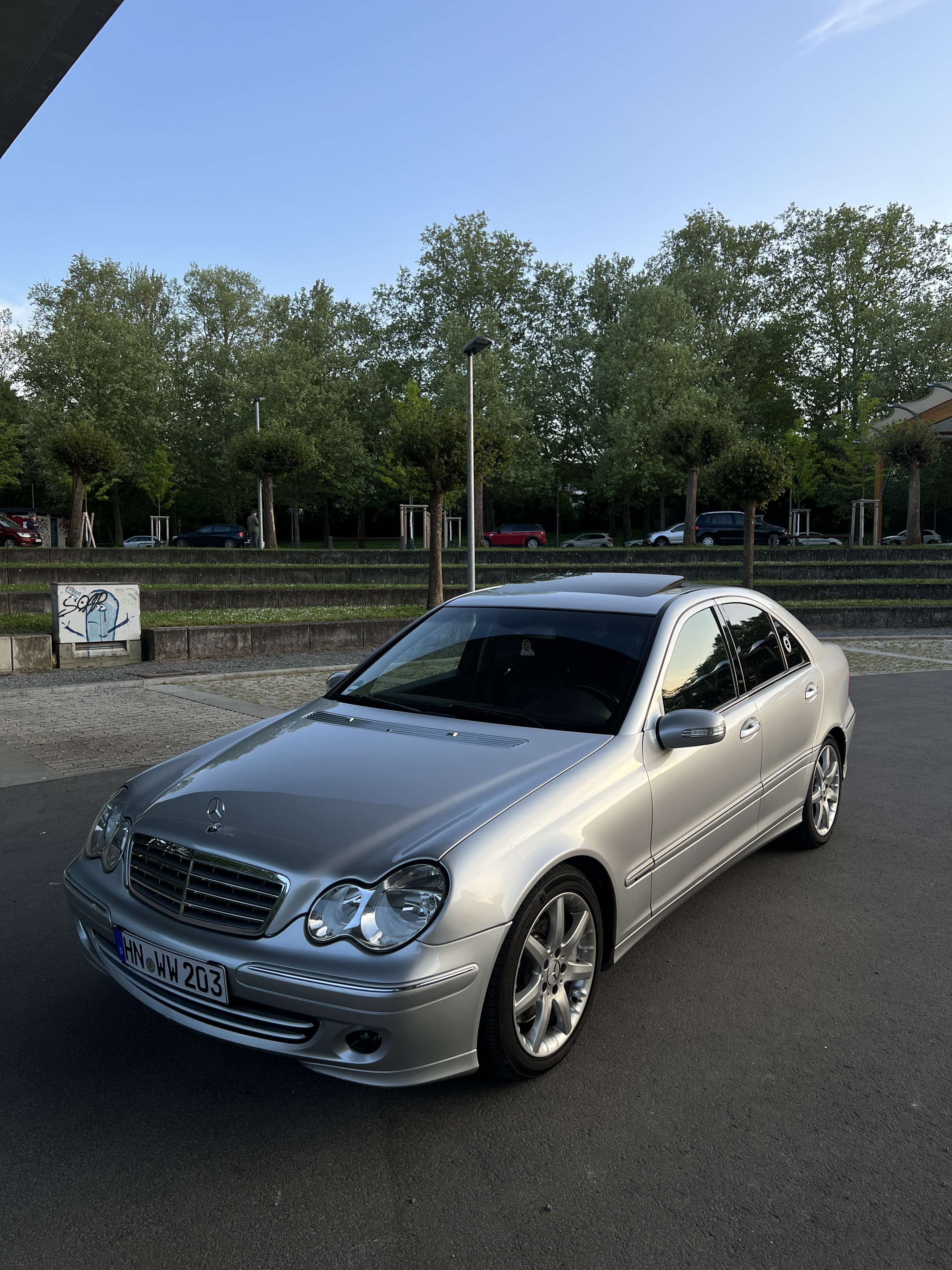 Second hand Mercedes Benz C-Class 200