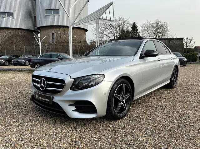 Mercedes-Benz E 220 d *PACK AMG*CARPLAY*TOIT OUV*BURMESTER*GARANTIE*
