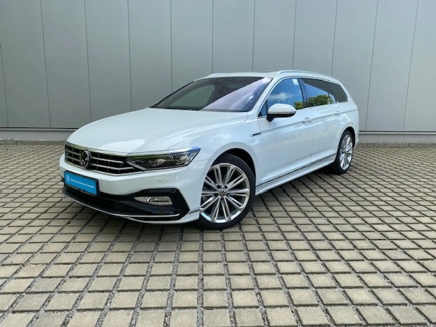 Volkswagen Passat Variant 2.0 TDI 200 PS 4M DSG R-Line VOLL UPE:82.929 €/PA Weiß - 2