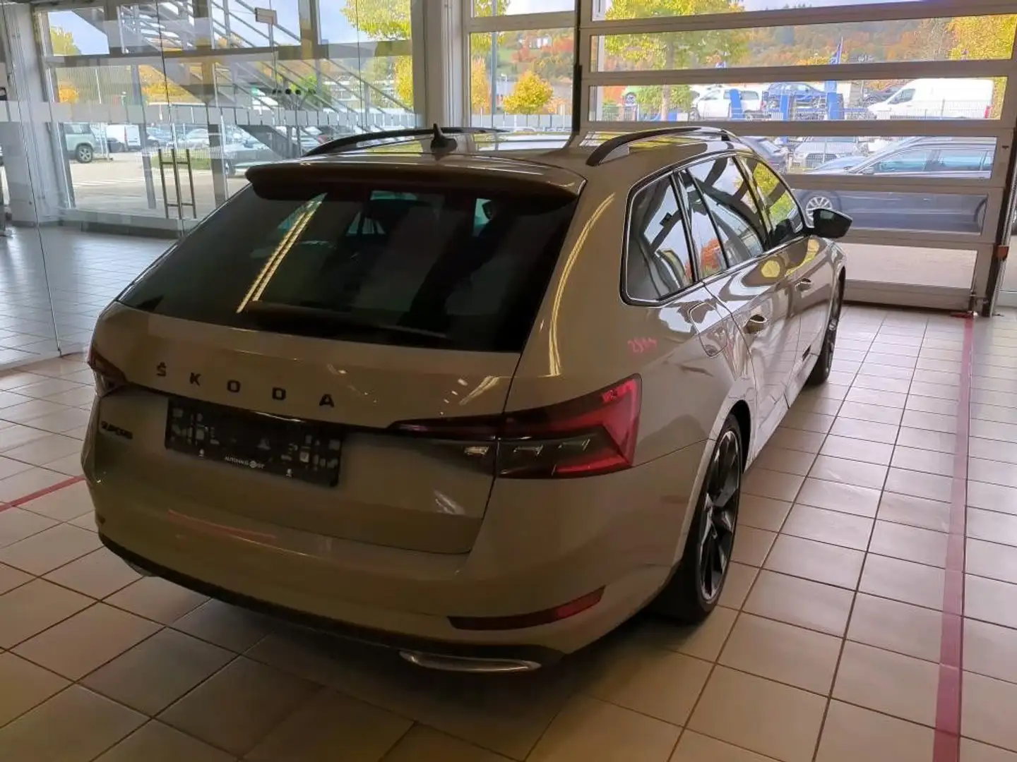 Skoda Superb Combi 2,0 Sportline DSG LED PDC SHZ ALU Gris - 2