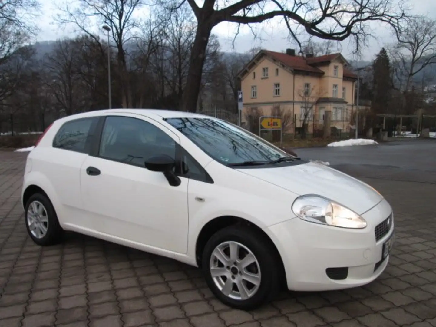 Fiat Grande Punto Grande Punto  3-Türer 1.2 8V+2.HAND+TÜV NEU Weiß - 1