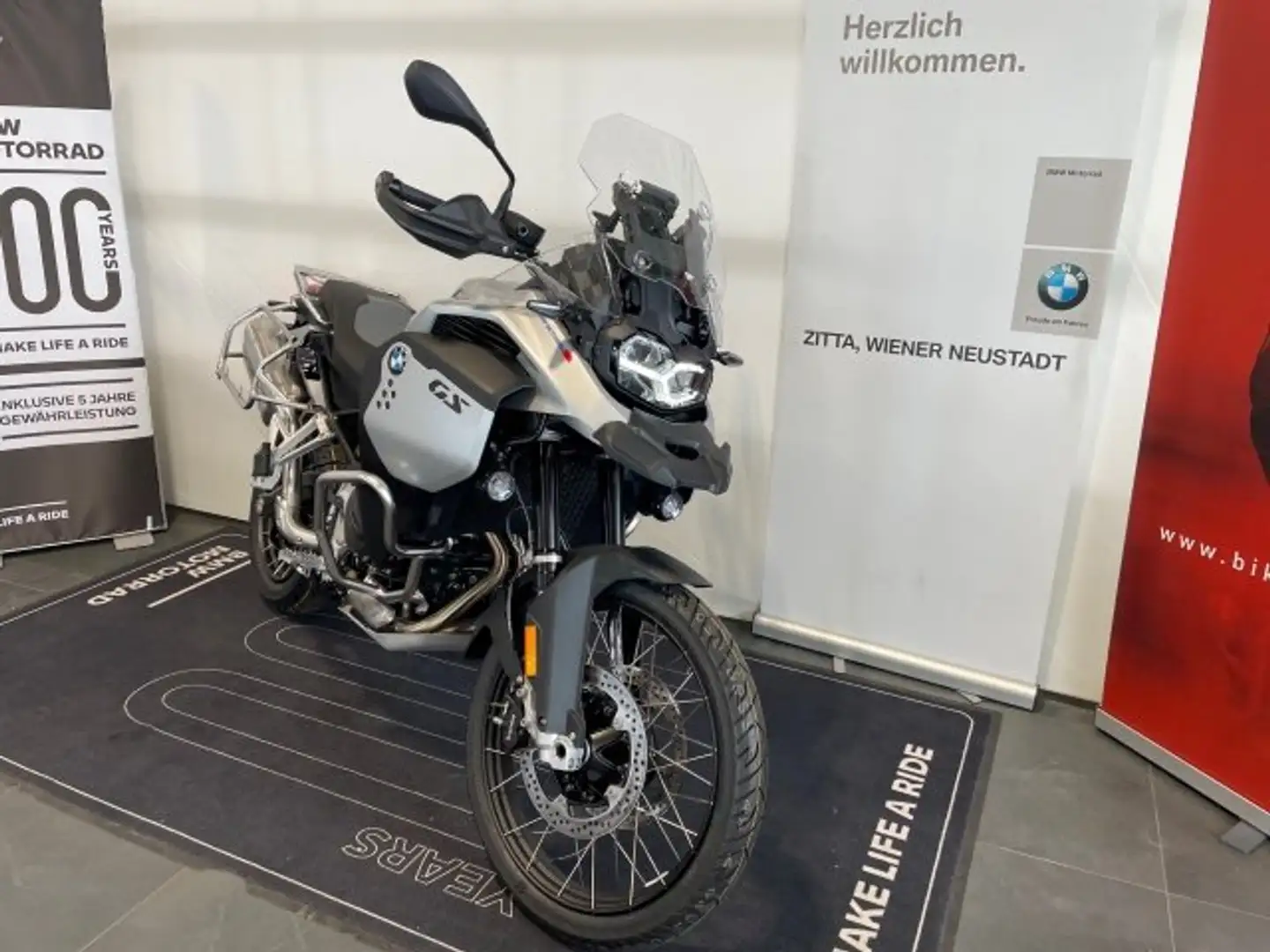 BMW F 900 GS Adventure F 900 GS Adventure Stříbrná - 1