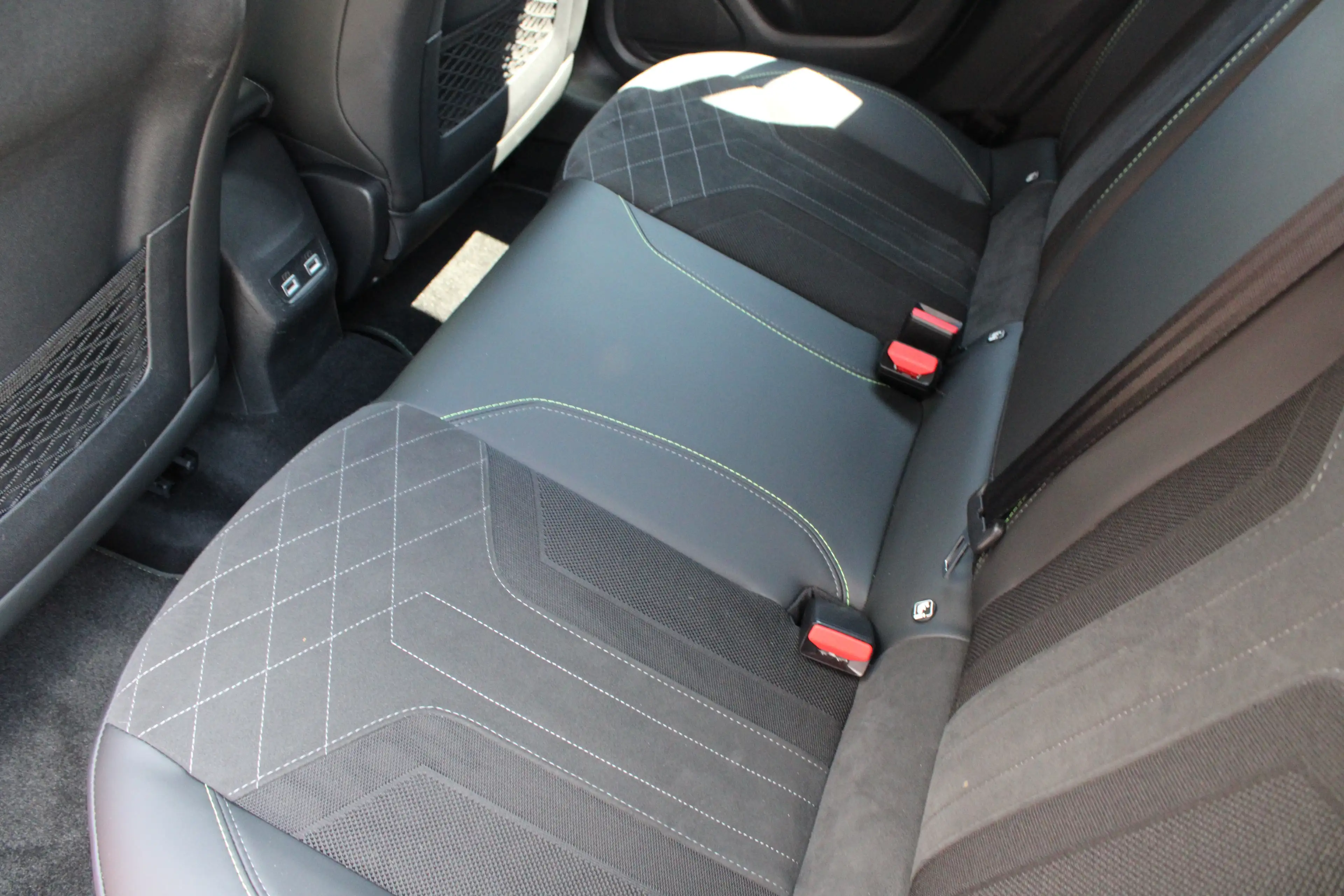 Peugeot 208 1.2 PureTech GT Pack | Navigatie | Camera | Stoelv — photo 15