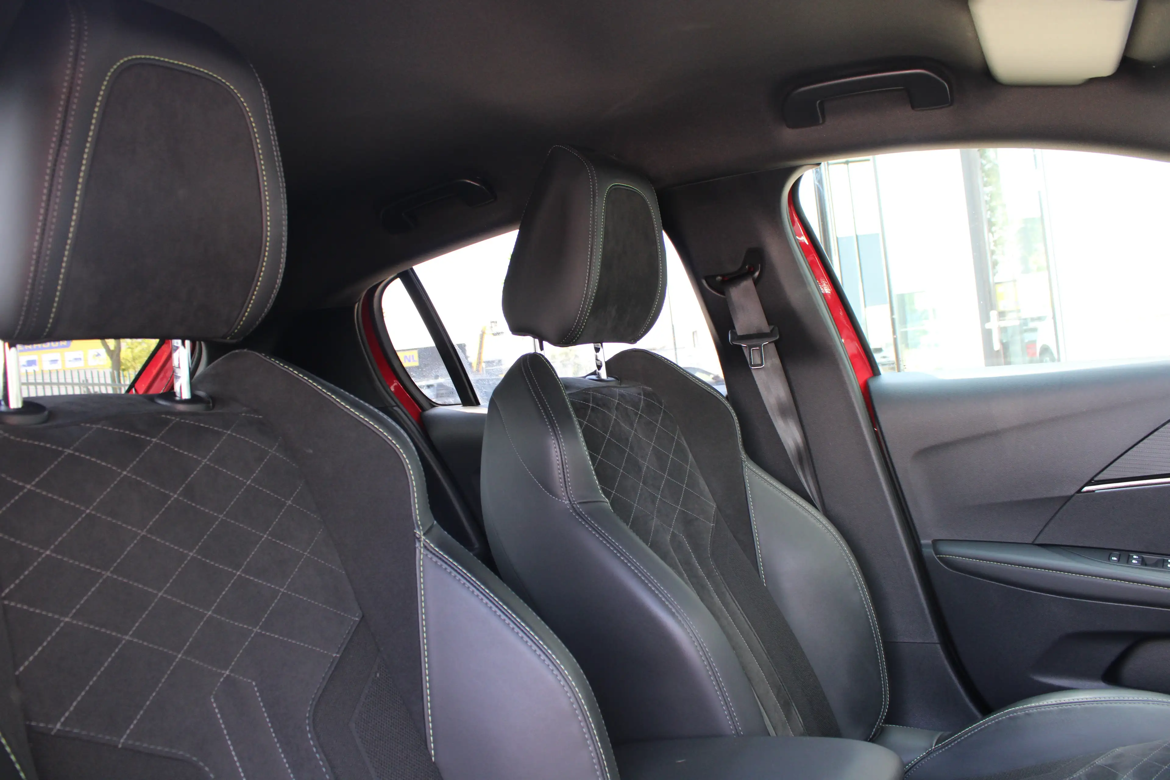 Peugeot 208 1.2 PureTech GT Pack | Navigatie | Camera | Stoelv — photo 4