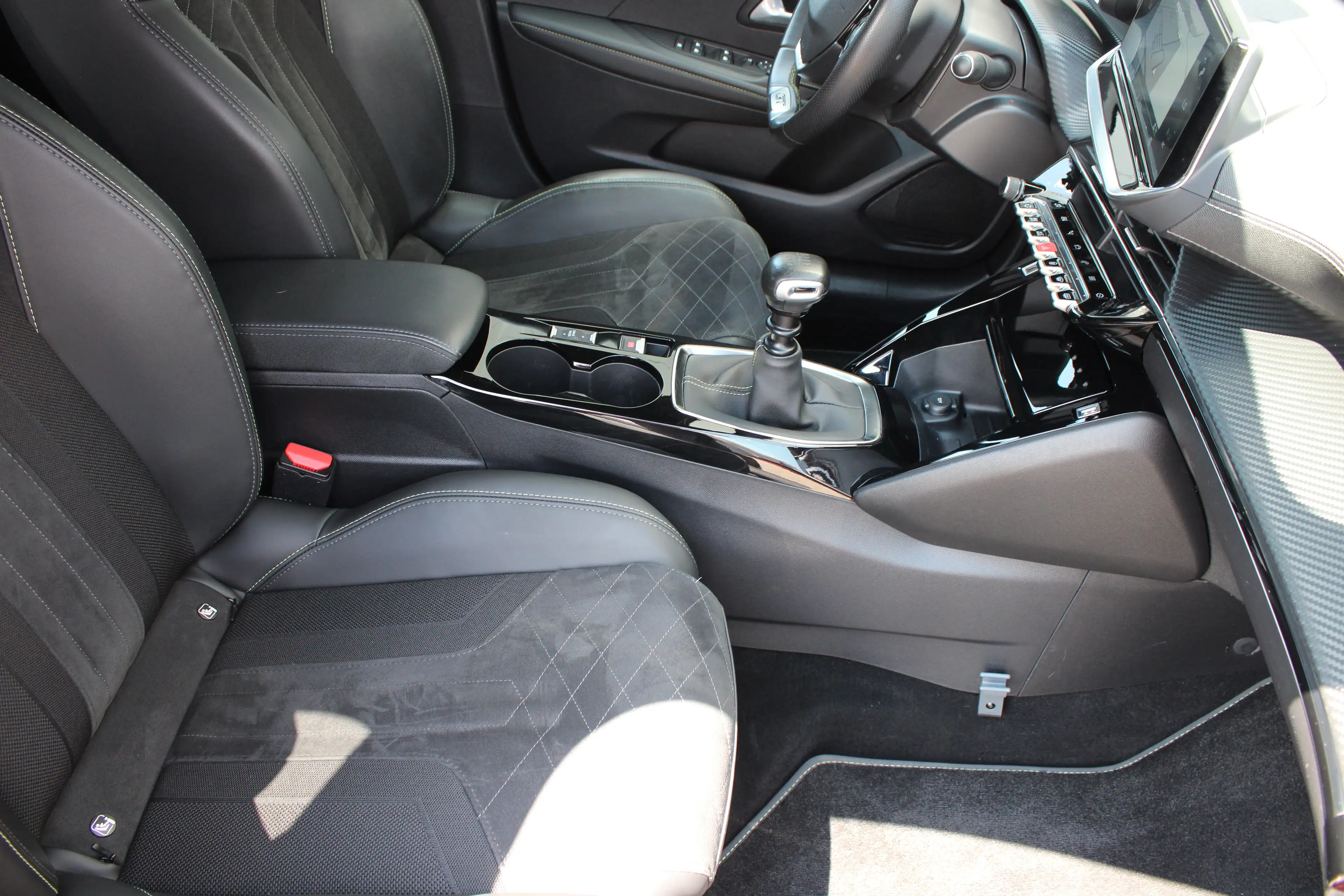 Peugeot 208 1.2 PureTech GT Pack | Navigatie | Camera | Stoelv — photo 5