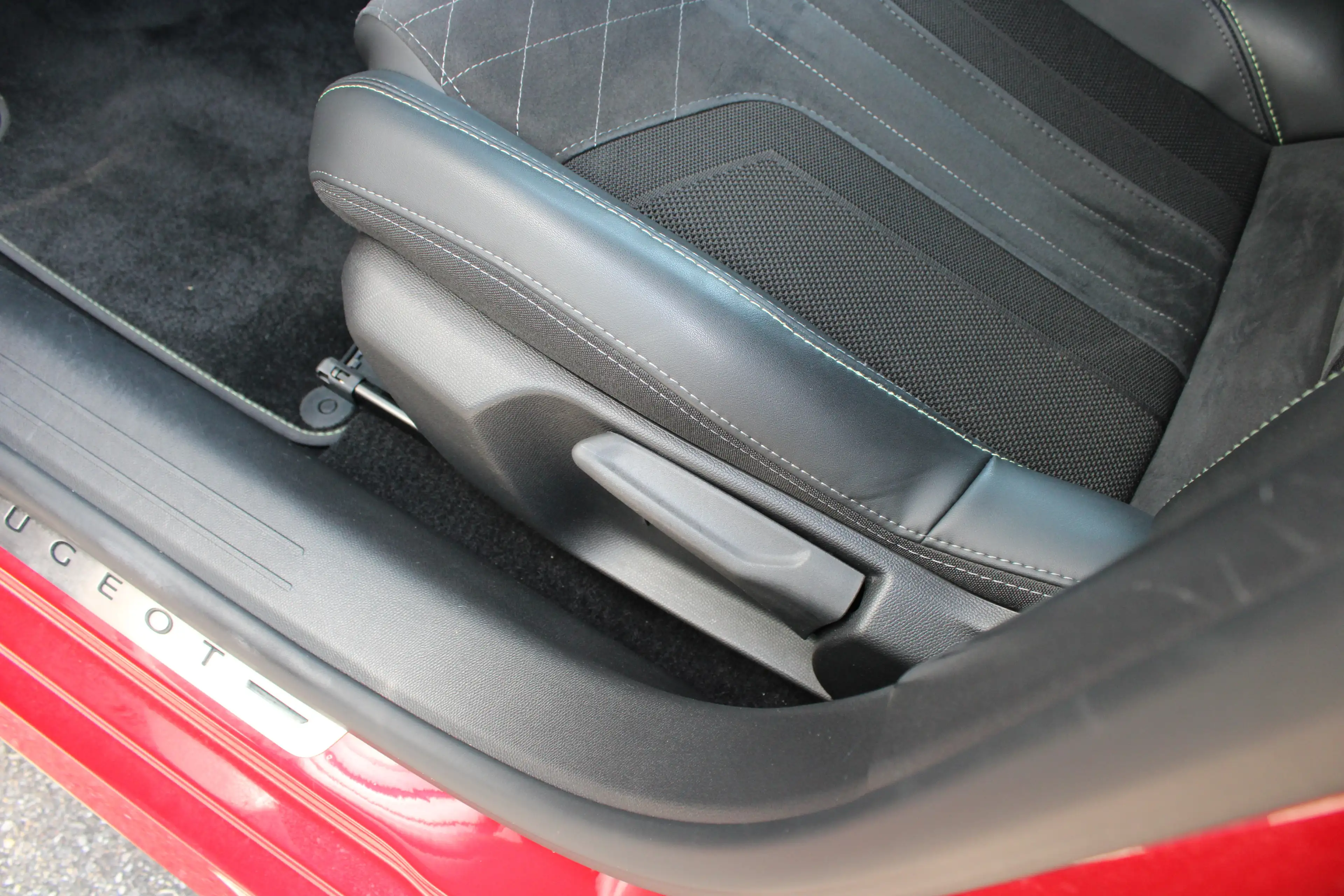 Peugeot 208 1.2 PureTech GT Pack | Navigatie | Camera | Stoelv — photo 18