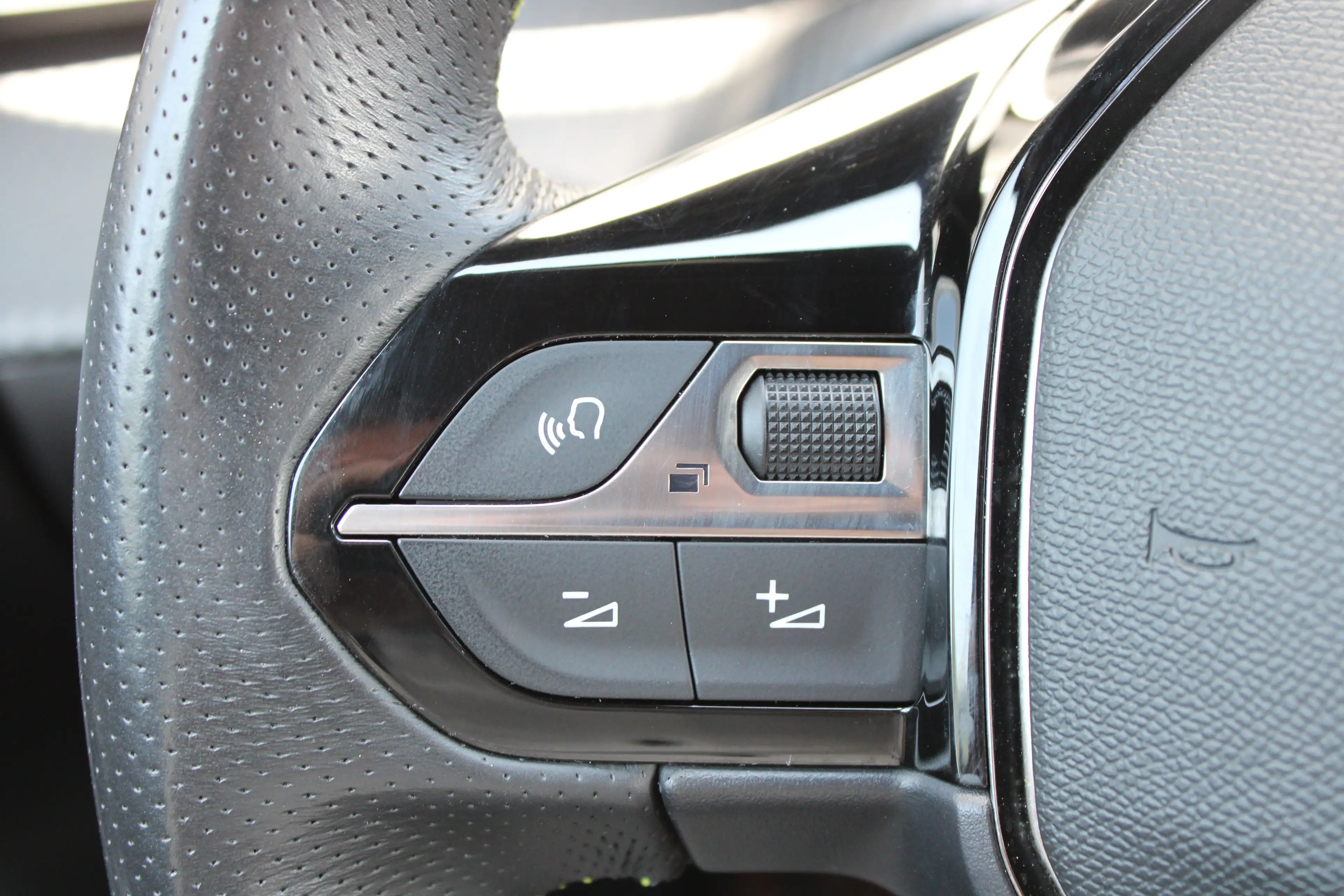 Peugeot 208 1.2 PureTech GT Pack | Navigatie | Camera | Stoelv — photo 30