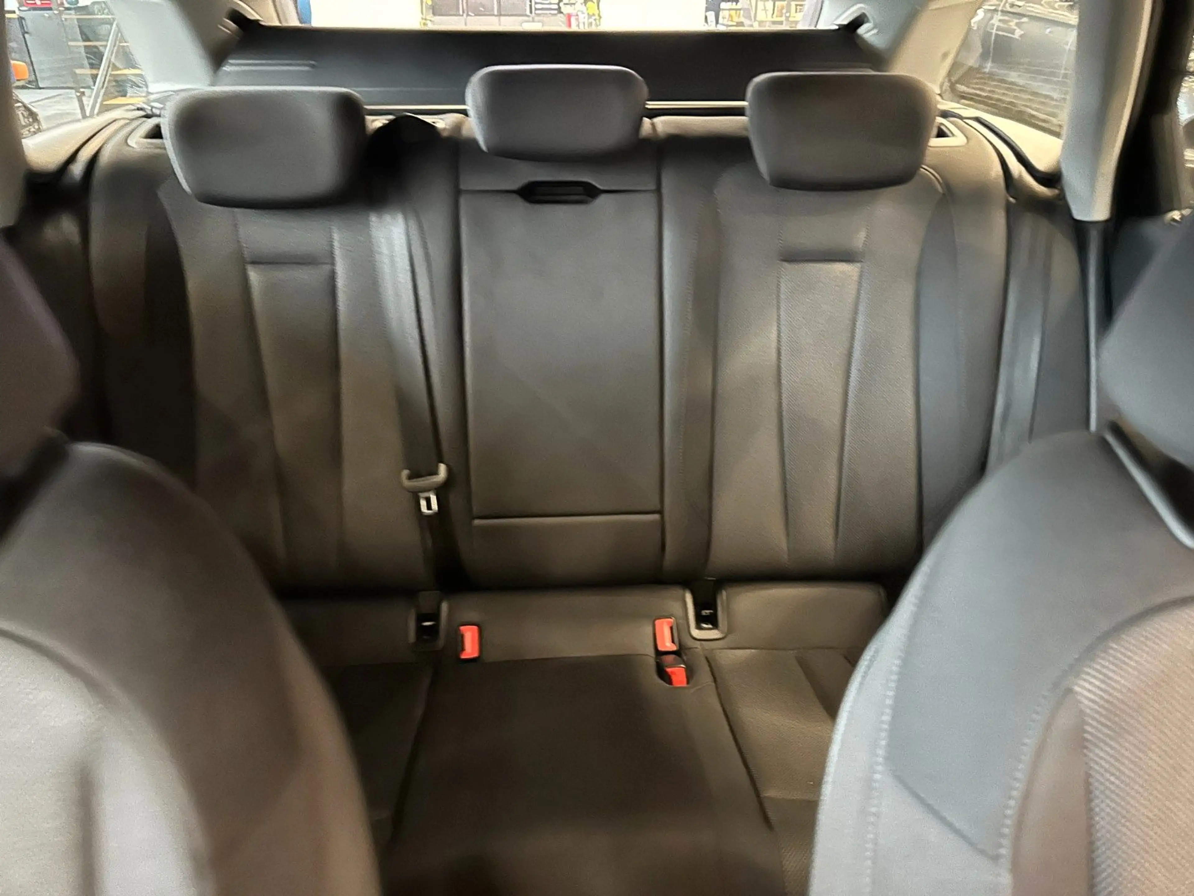 Audi A4 *360°AHK*ACC*NAV*3-ZONEN*CARPLAY*TOTWINKEL* — photo 13
