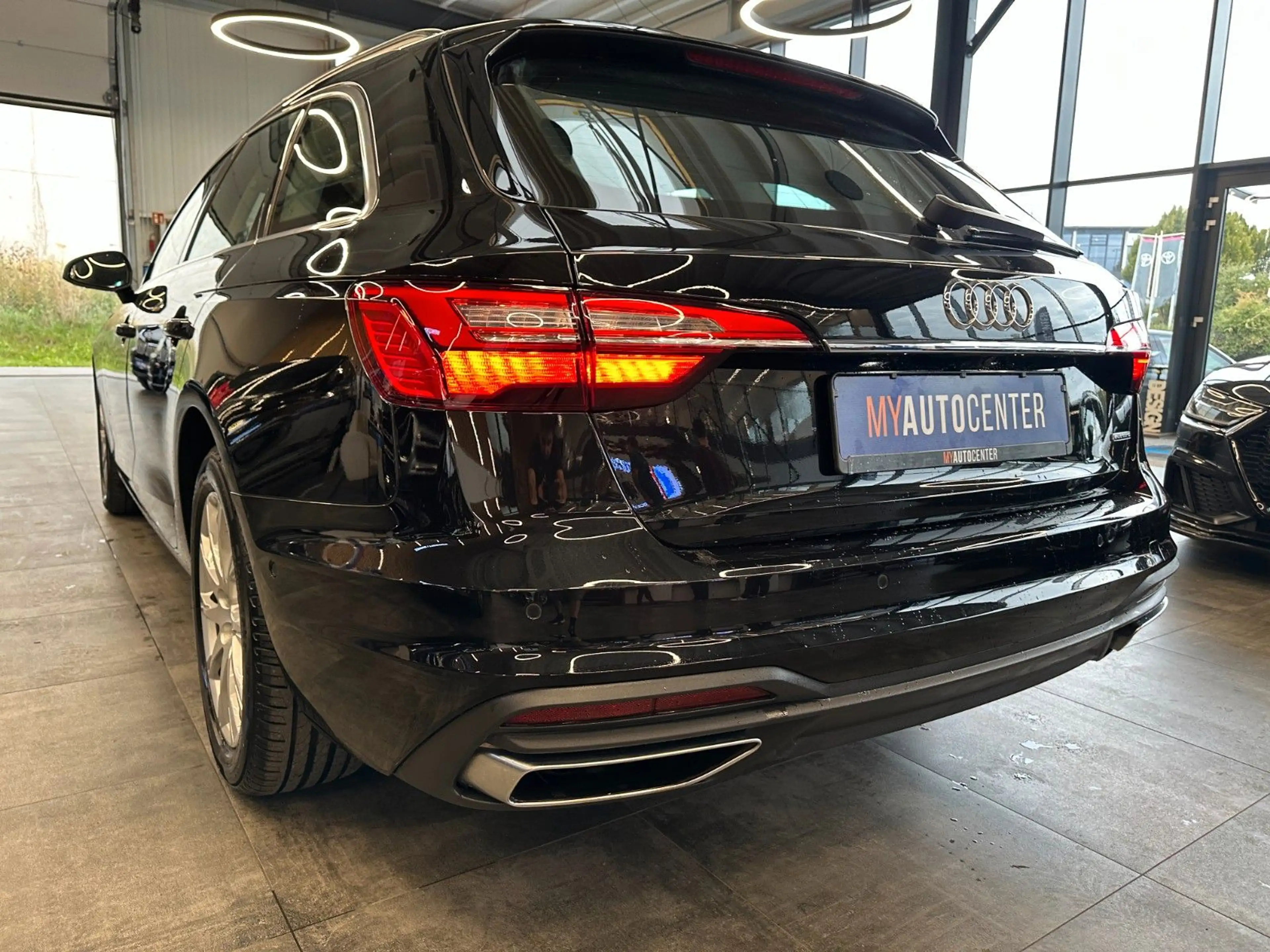 Audi A4 *360°AHK*ACC*NAV*3-ZONEN*CARPLAY*TOTWINKEL* — photo 5