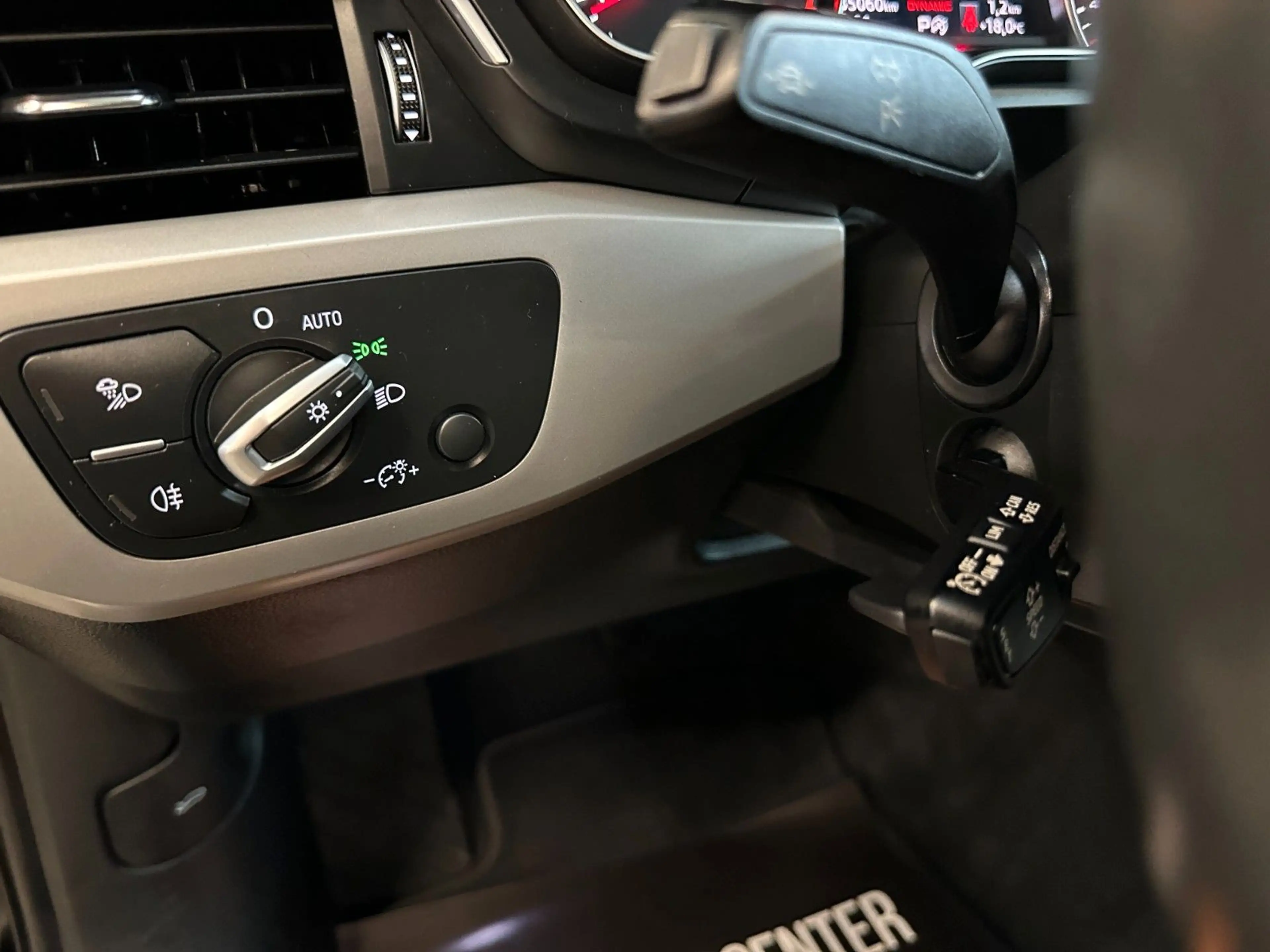 Audi A4 *360°AHK*ACC*NAV*3-ZONEN*CARPLAY*TOTWINKEL* — photo 10