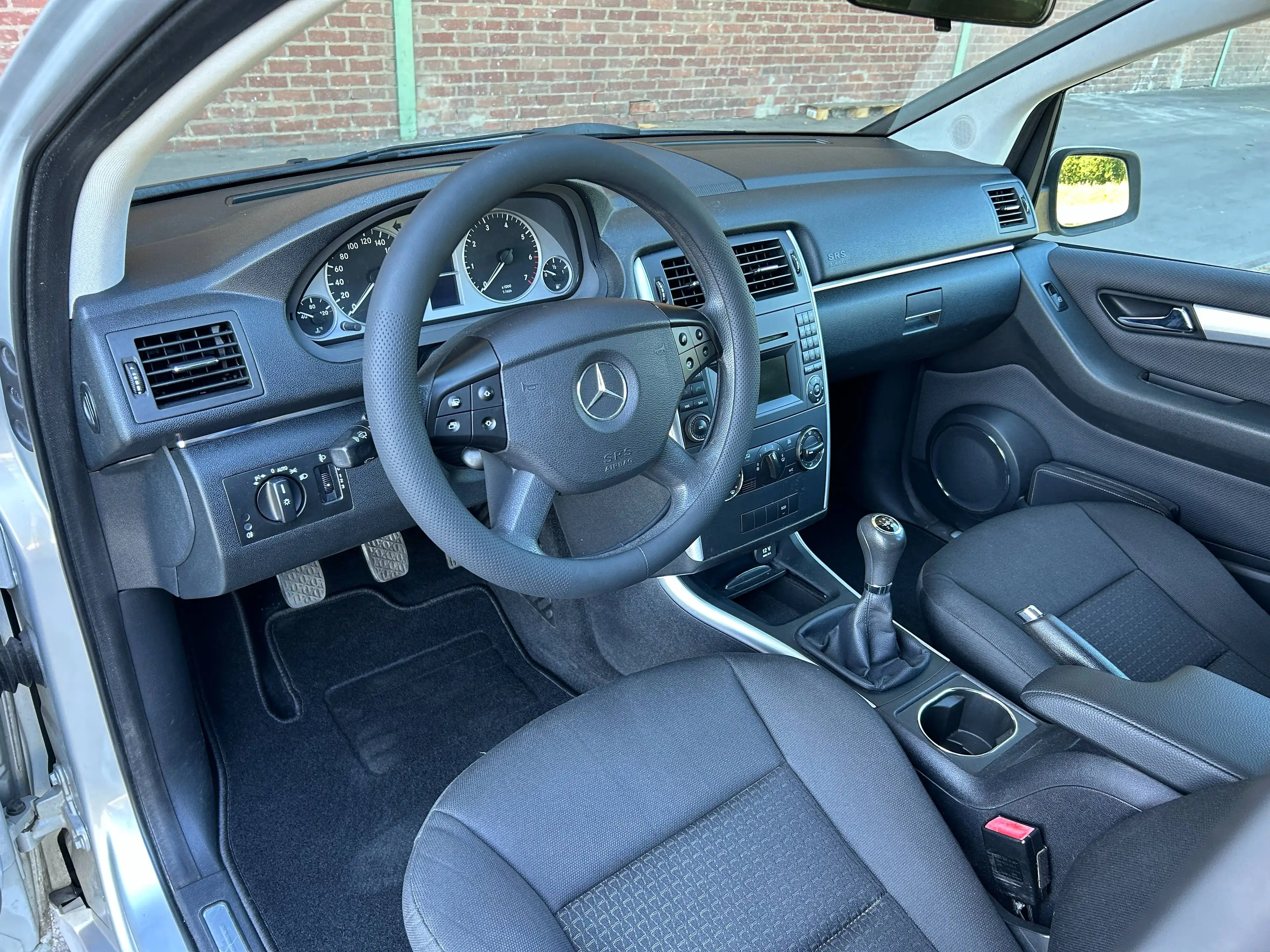 Mercedes-Benz B 180 B 180 Klima, Navi, Bluetooth, Allwetter-Reifen, Top Auto — photo 9