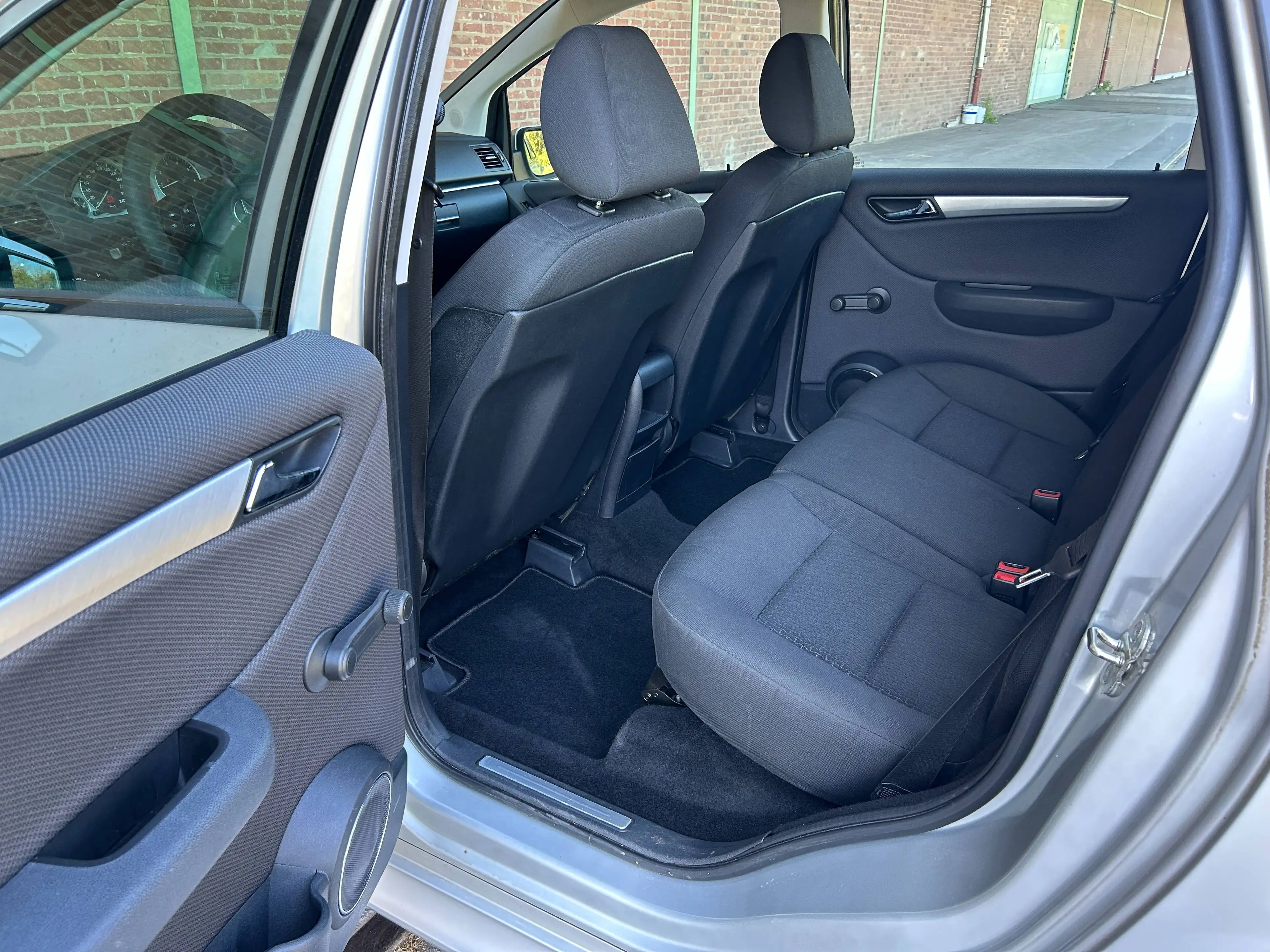 Mercedes-Benz B 180 B 180 Klima, Navi, Bluetooth, Allwetter-Reifen, Top Auto — photo 13
