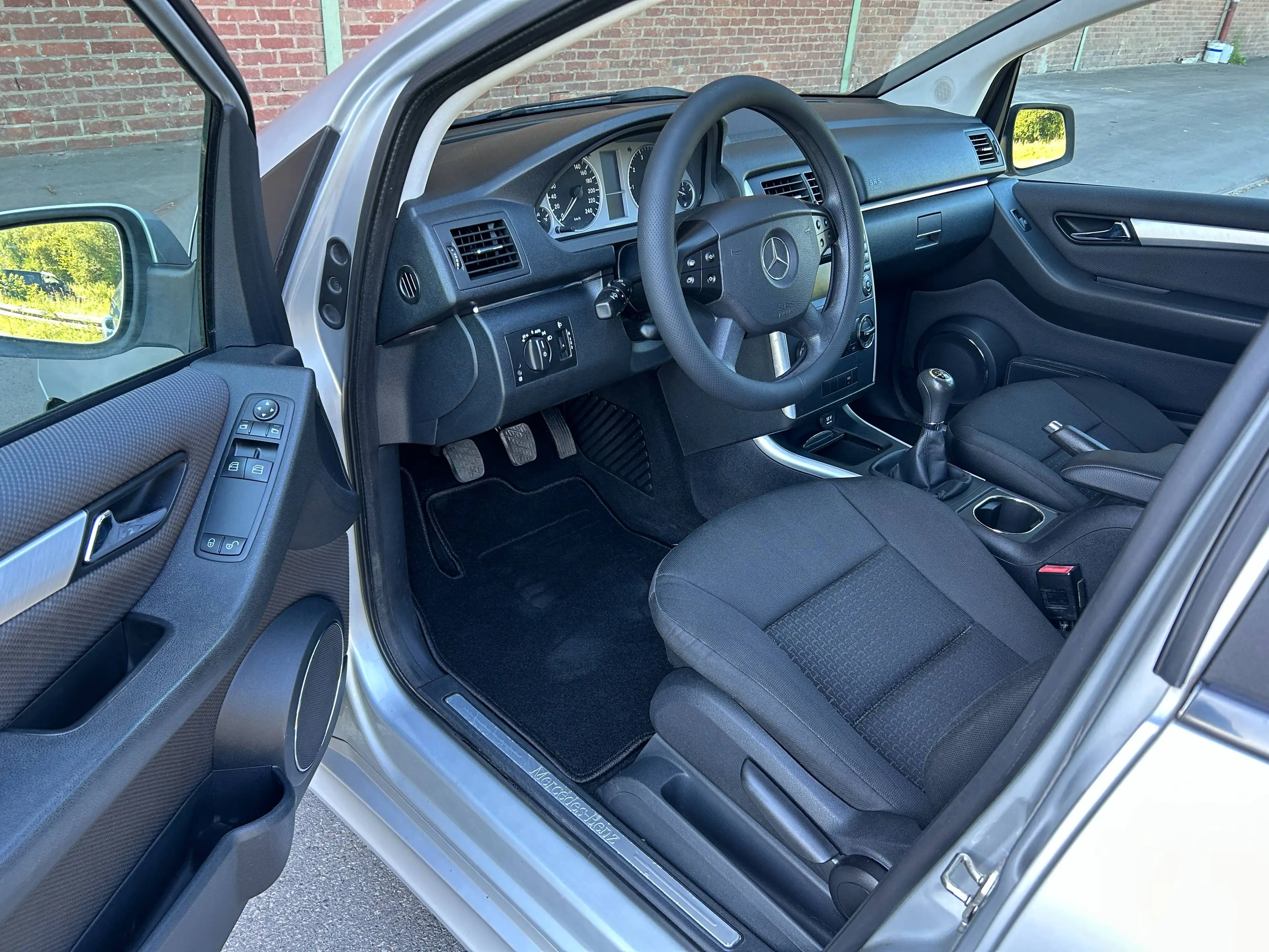 Mercedes-Benz B 180 B 180 Klima, Navi, Bluetooth, Allwetter-Reifen, Top Auto — photo 10