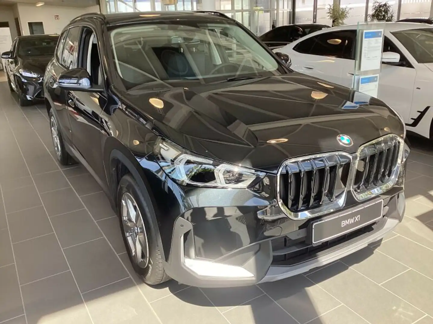 BMW X1 sDrive18i **Aktionsmodell** Negro - 1