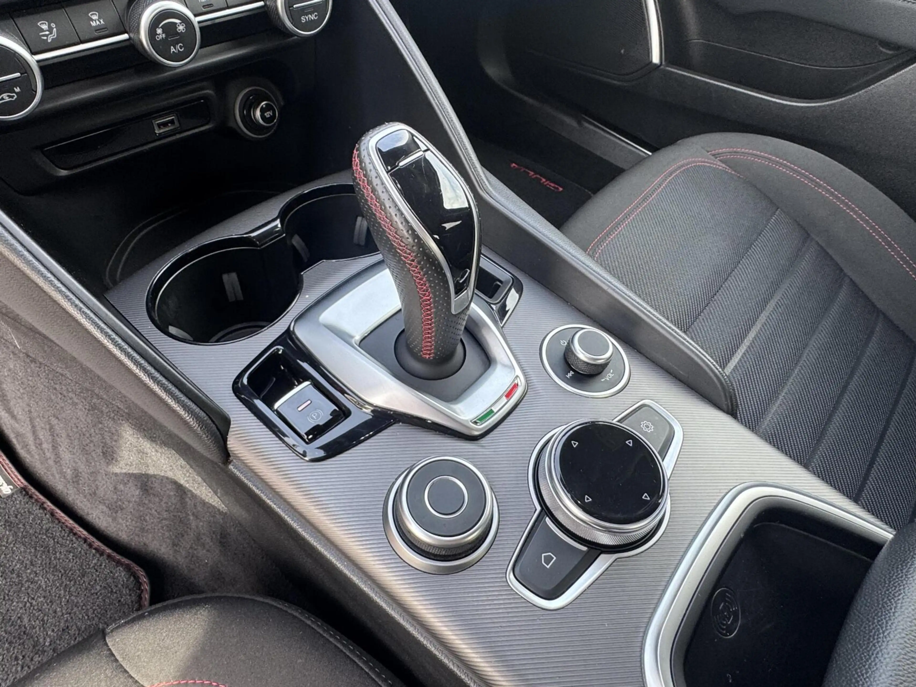 Alfa Romeo Giulia 2.2jtdm, 91dkm, 240pk, 19 inch, flippers — photo 14