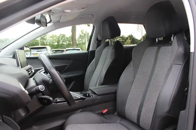 Peugeot 3008 view 4
