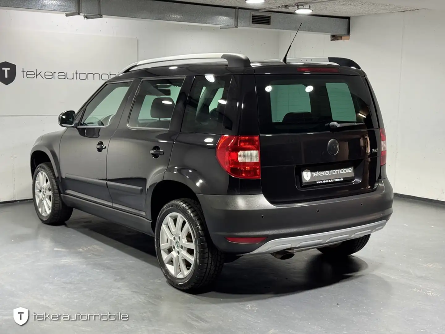 Skoda Yeti Experience *DSG*Alcantara*Navi*Xenon* Schwarz - 2
