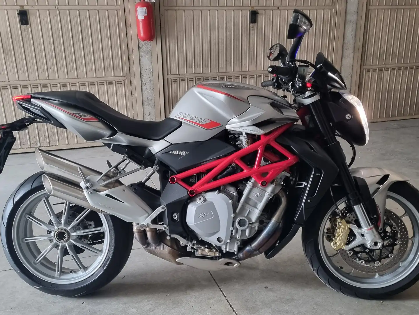 MV Agusta Brutale 1090 R ABS Argent - 2