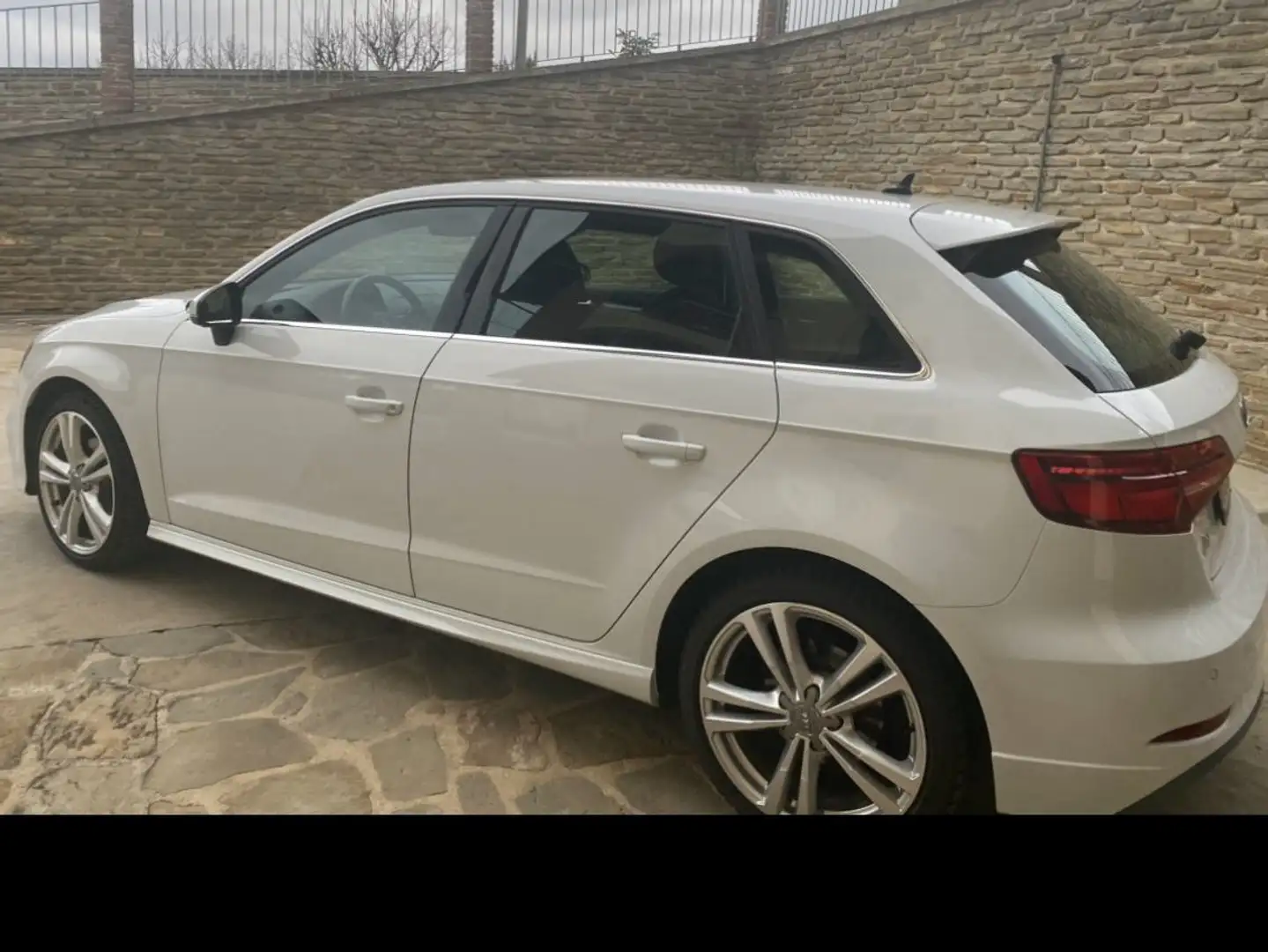 Audi A3 A3 Sportback 30 1.5 g-tron 131cv s-tronic Bianco - 1