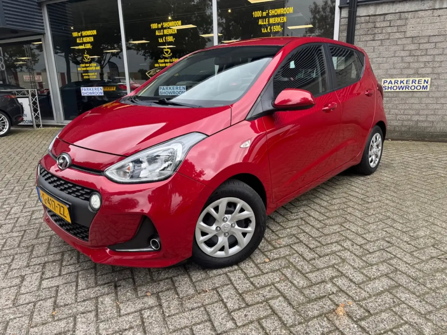 Hyundai i10 1.0i Comfort Cruise/Airco/Bluetooth Rood - 1