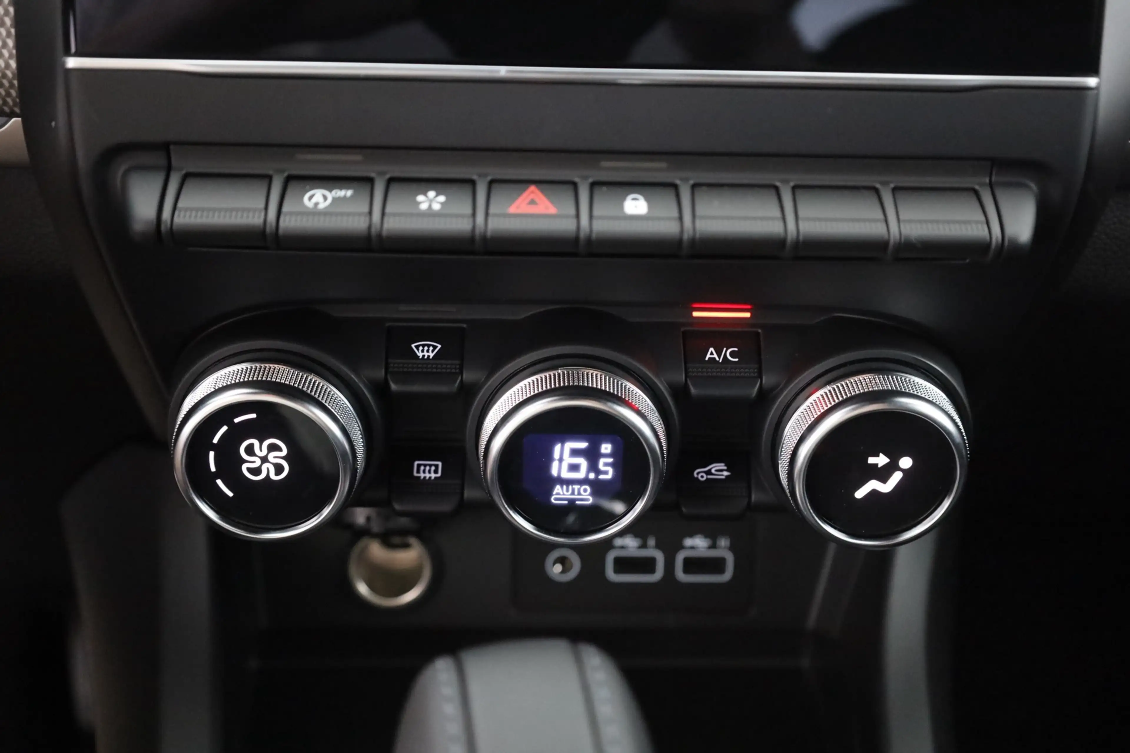 Renault Arkana mHEV 140 Aut. LED ACC Navi Kamera — photo 12