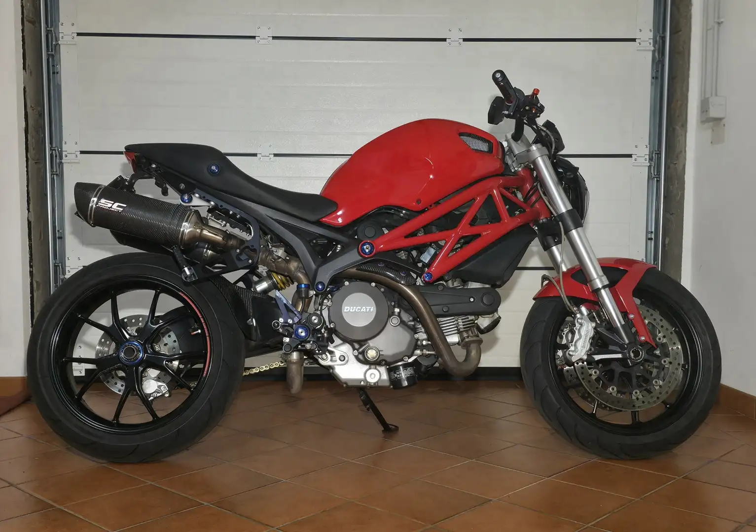 Ducati Monster 796 Red - 1