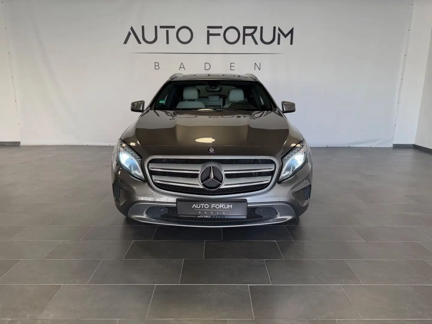 Mercedes-Benz GLA 220 CDI 4Matic*Xenon*RFK*Leder* Grau - 2