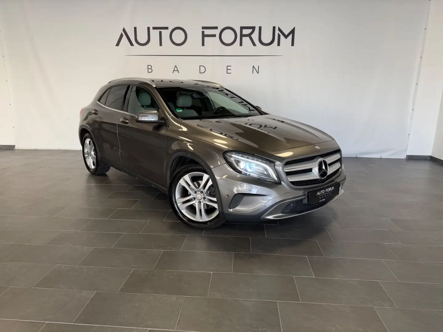 Mercedes-Benz GLA 220 CDI 4Matic*Xenon*RFK*Leder* Grau - 1