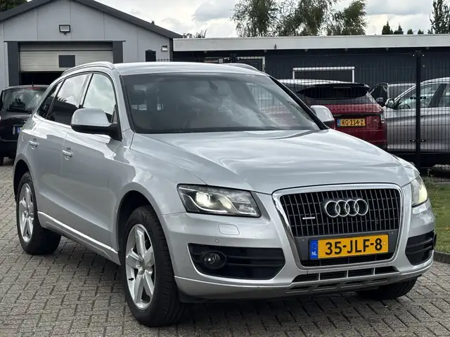 Audi Q5 view 2