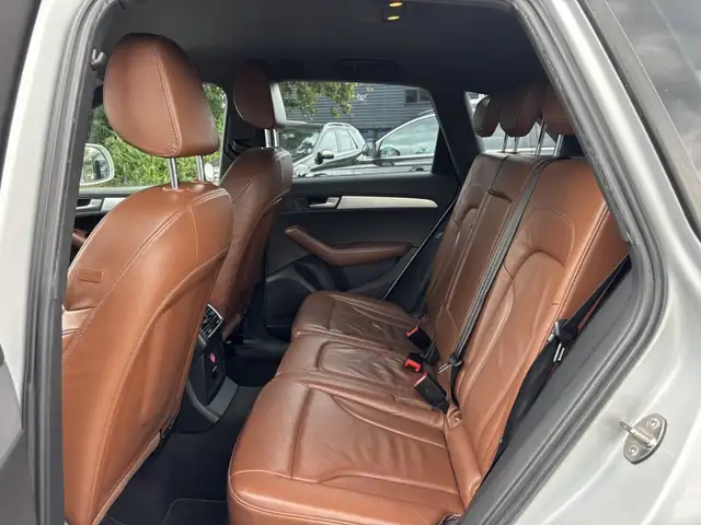Audi Q5 view 9