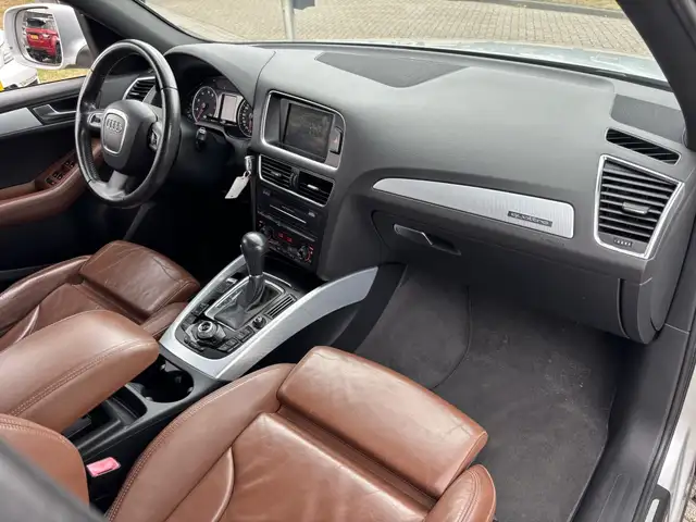 Audi Q5 view 11
