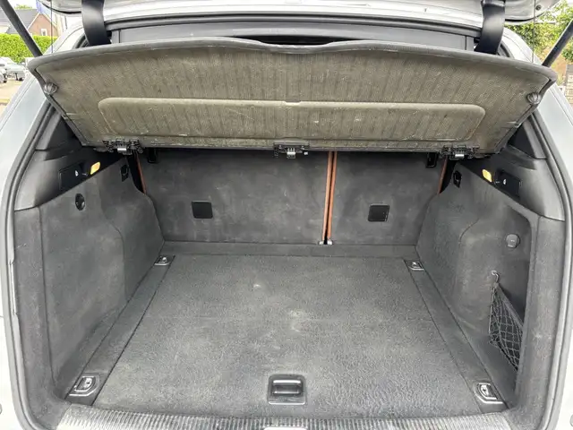 Audi Q5 view 8