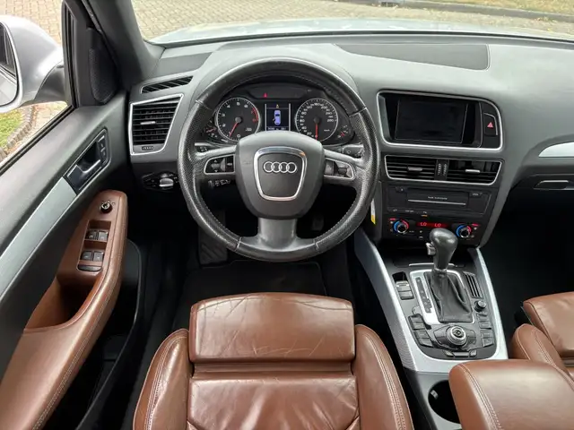 Audi Q5 view 10