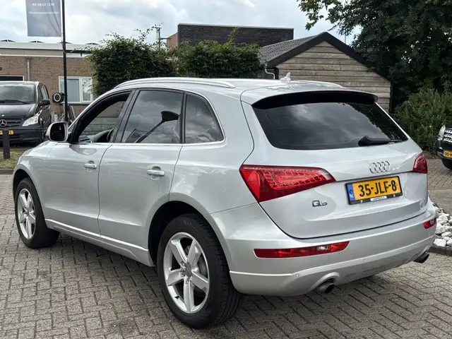 Audi Q5 view 6