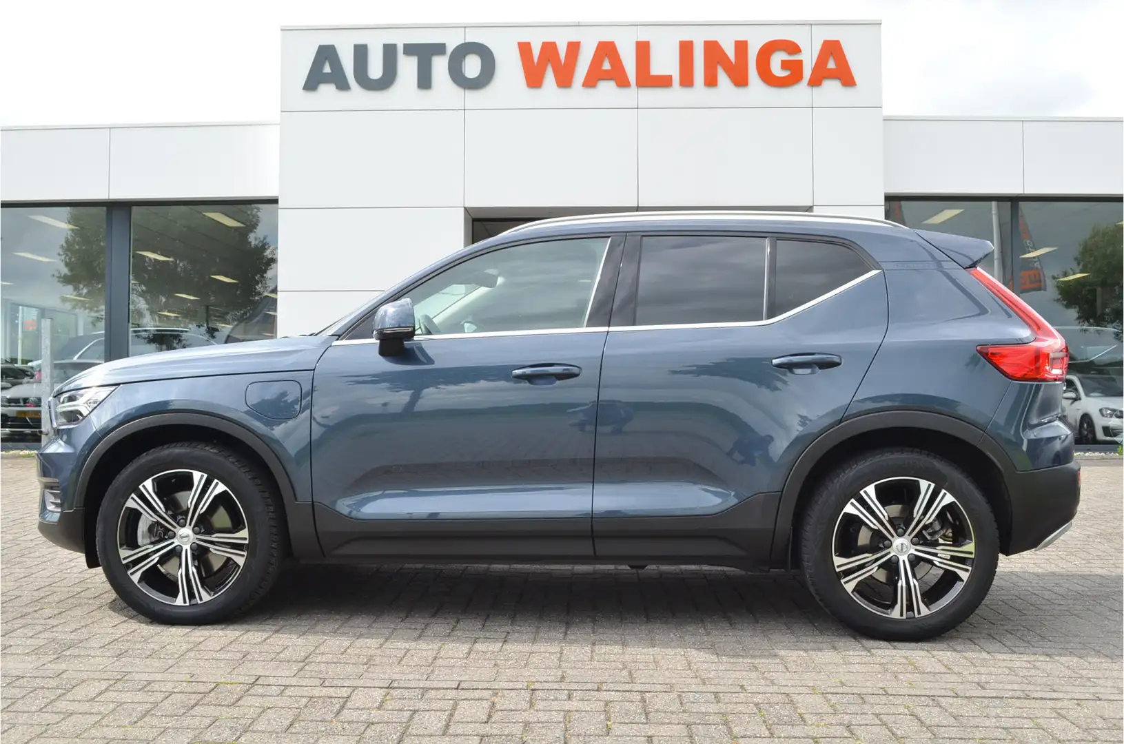 Volvo XC40 1.5 T4 Recharge Inscription Pilot assist | Leer | Blauw - 2