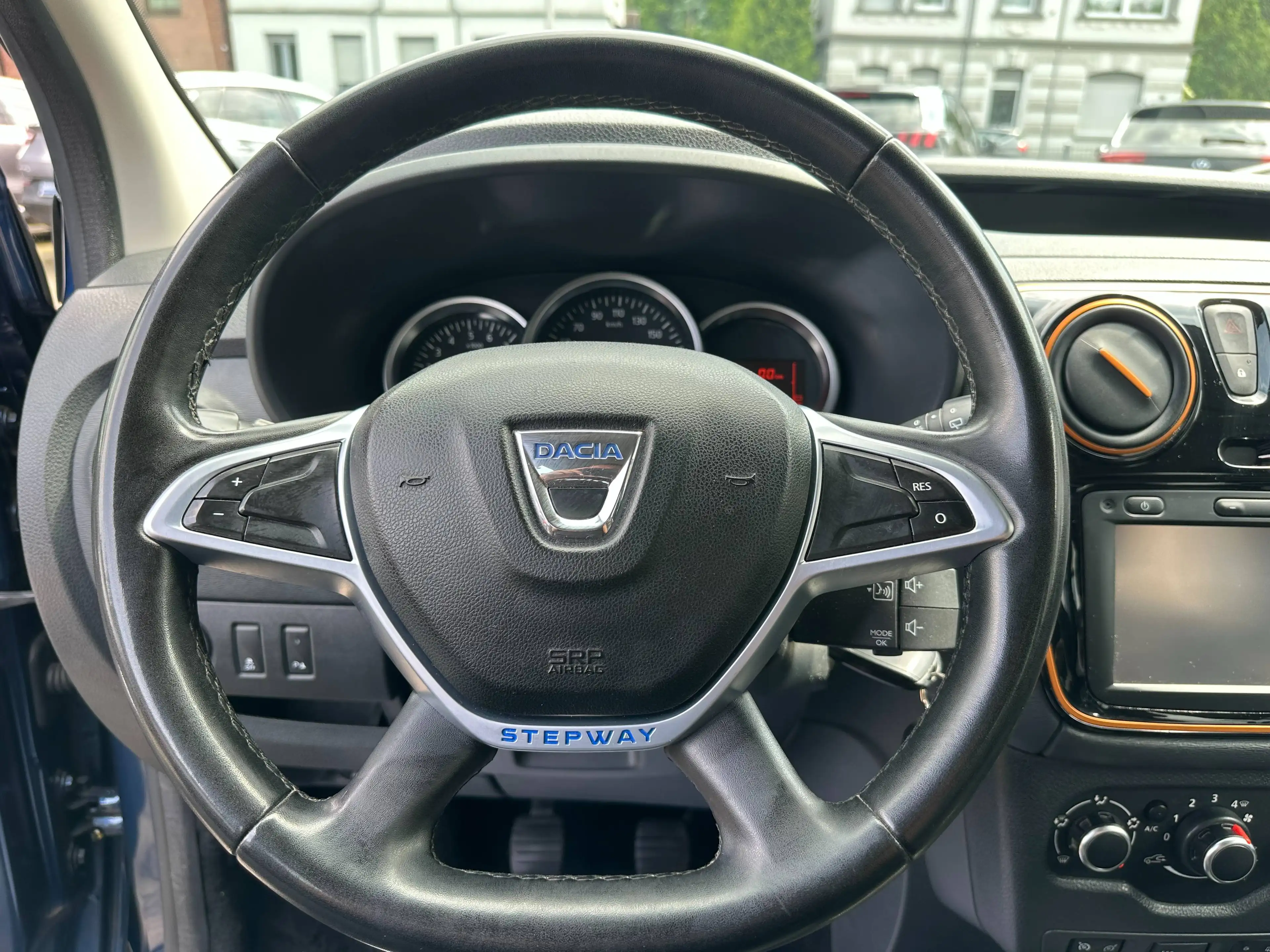 Dacia Dokker 1.2 TCe Stepway+NAVI+KLIMA+2XSCHIEBETÜR+T-LEDER — photo 10