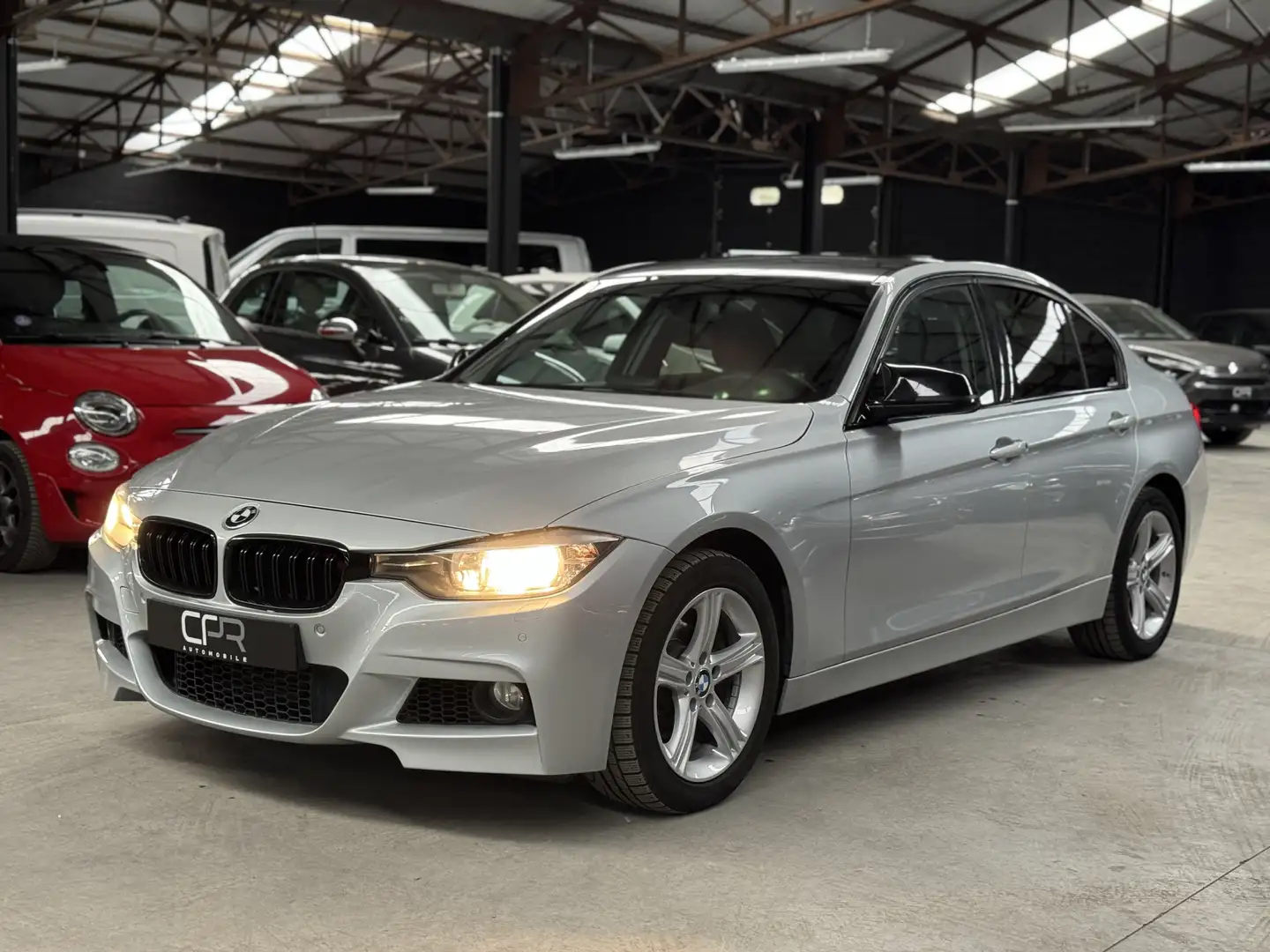 BMW 318 d * PACK M * CARPLAY * CRUISE * CLIM AUTO * RADAR Grijs - 1