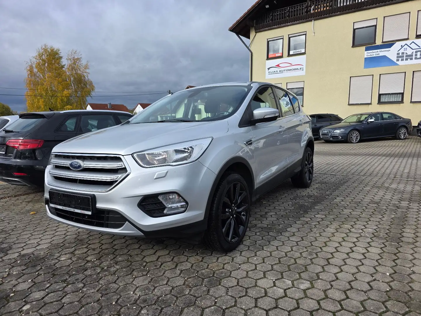 Ford Kuga Trend / TÜV NEU Gris - 1