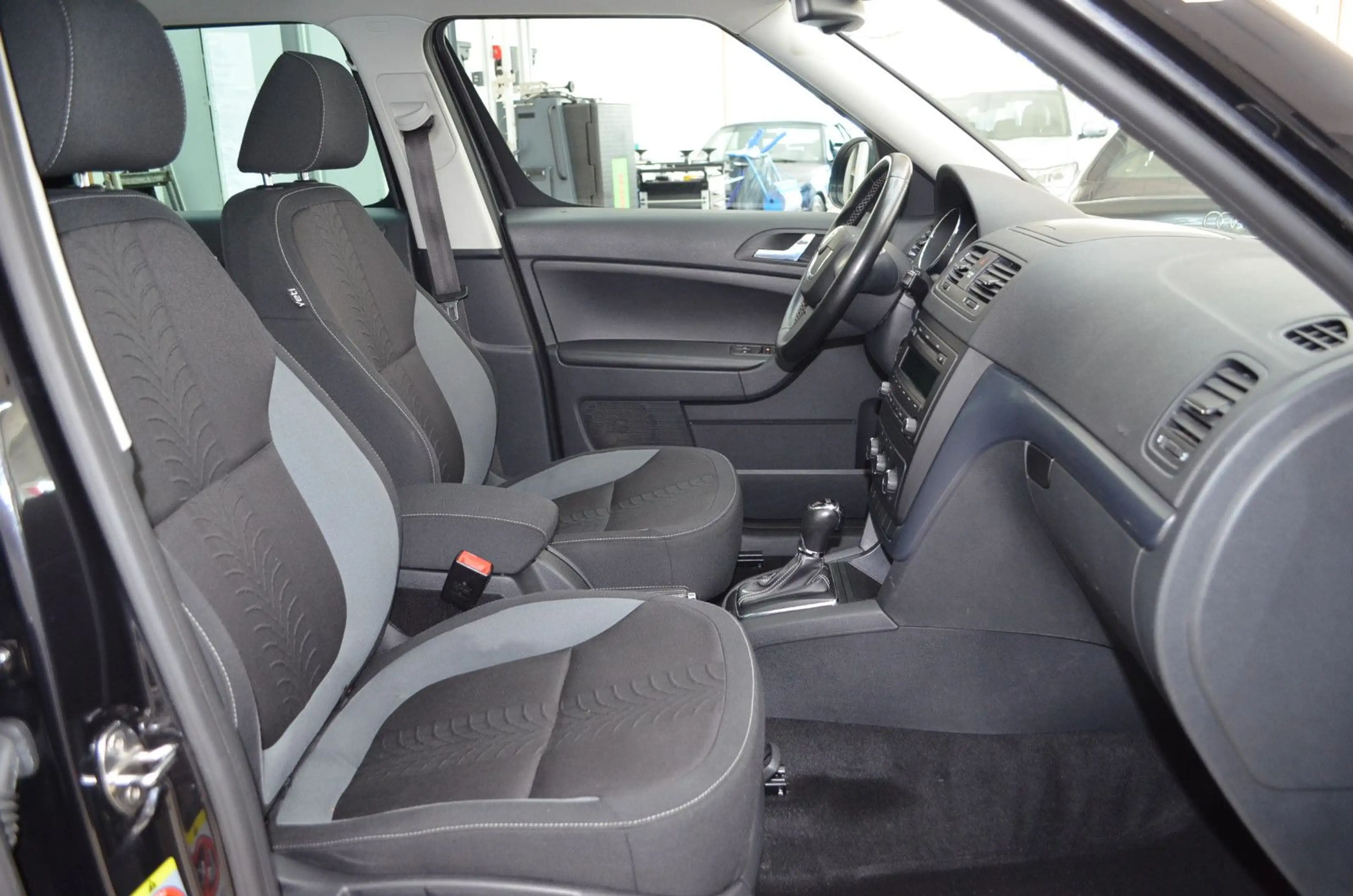 Skoda Yeti Ambition 1,2 TSI DSG ~KLIMA ~SHZNG ~PANO — photo 14