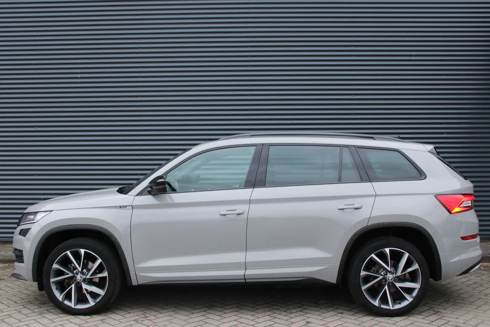 Skoda Kodiaq 1.5 TSI Sportline Business Full Led Adaptive Cruis Gris - 2