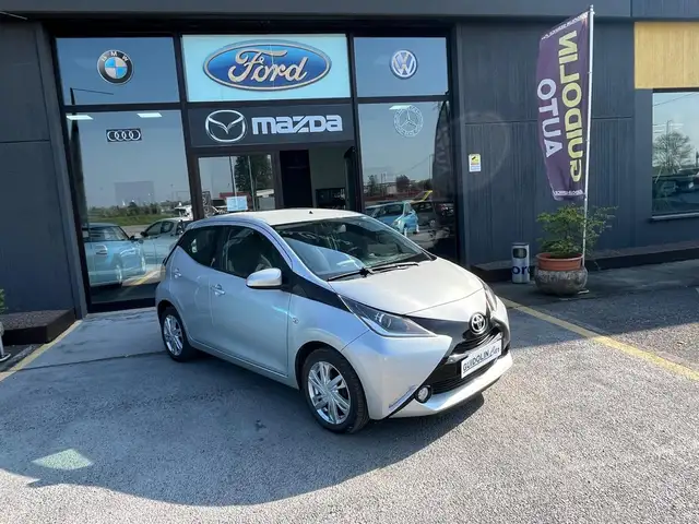 Toyota Aygo 1.0 VVT-i 69 CV 5P x-play (NEOPATENTATI)