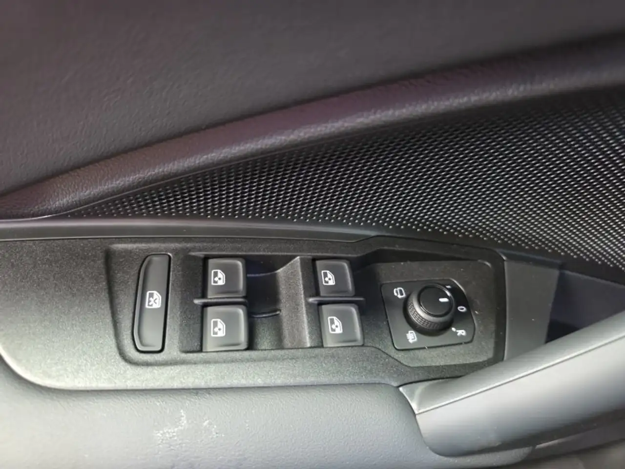 Volkswagen Tiguan 1,5 eTSI AHK/Navi/ACC/Kamera/el.Klappe **, миниатюра 25