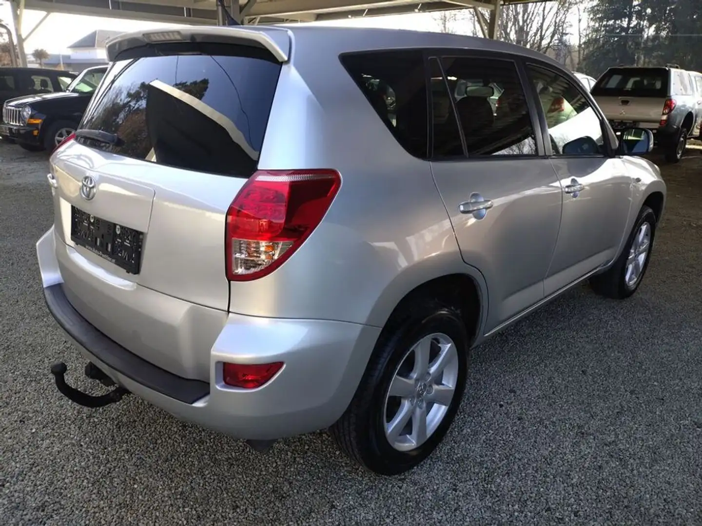 Toyota RAV 4 2,2 D-4D 135 DPF 4WD Cross Sport Silber - 2