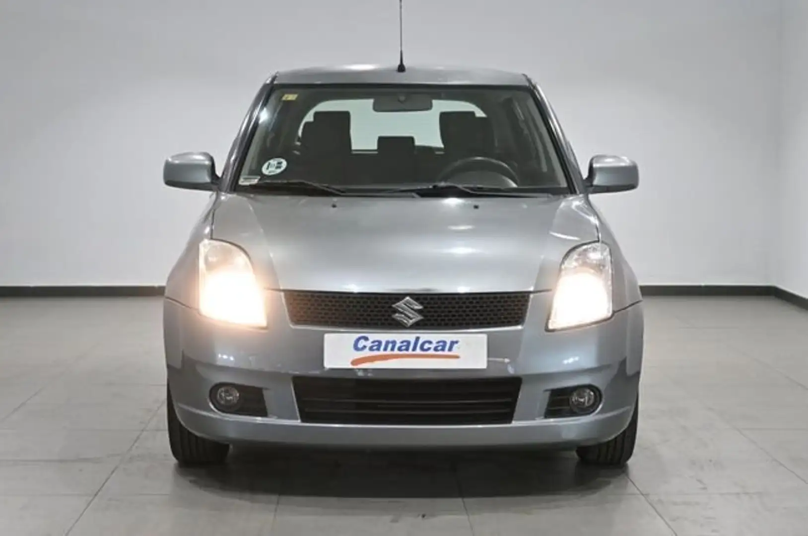 Suzuki Swift 5p 1.5 GLX Gris - 2