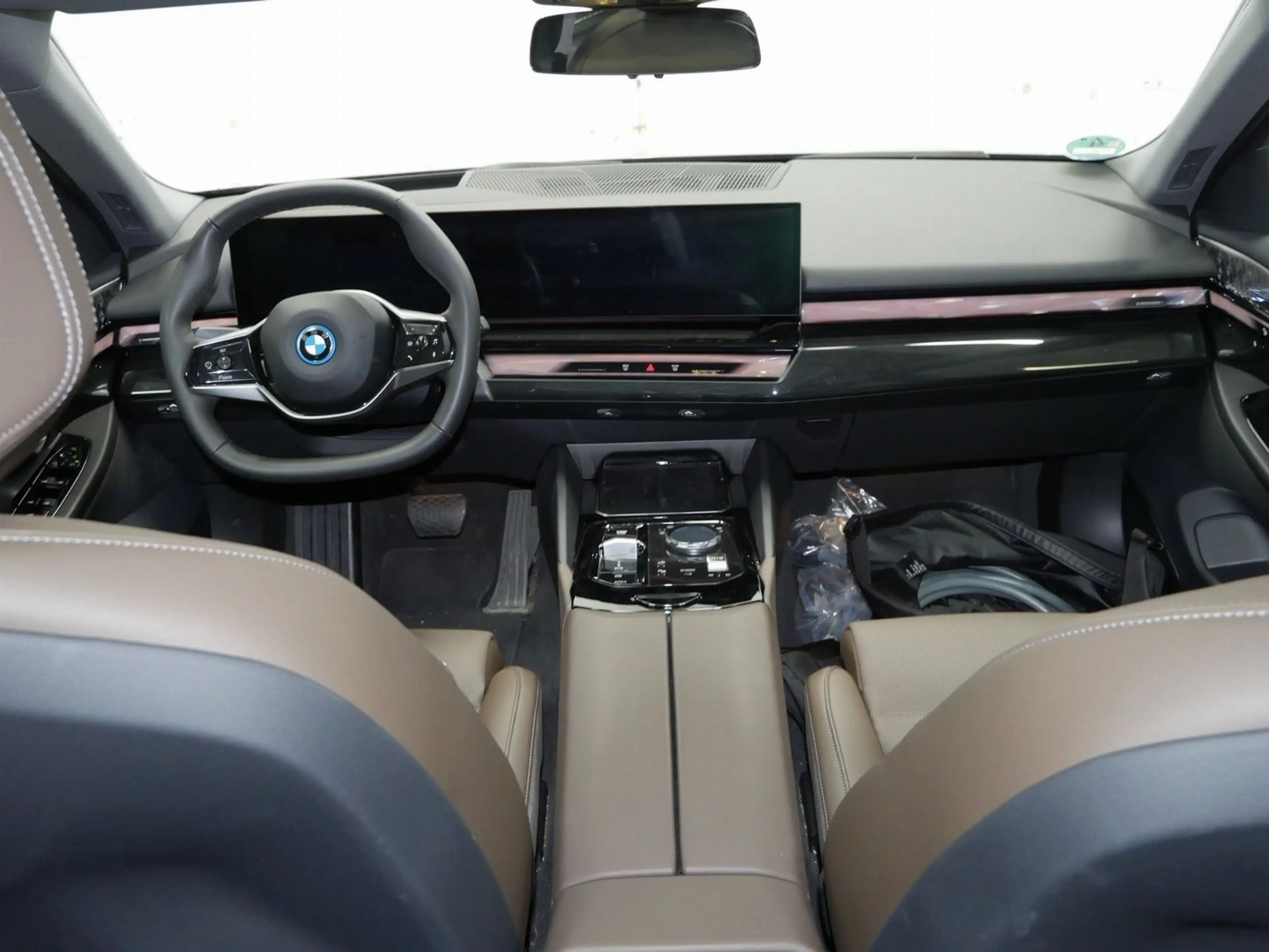 BMW i5 eDrive40 Sitzbelüftung, Glasdach, Bowers & Wilkins — photo 5