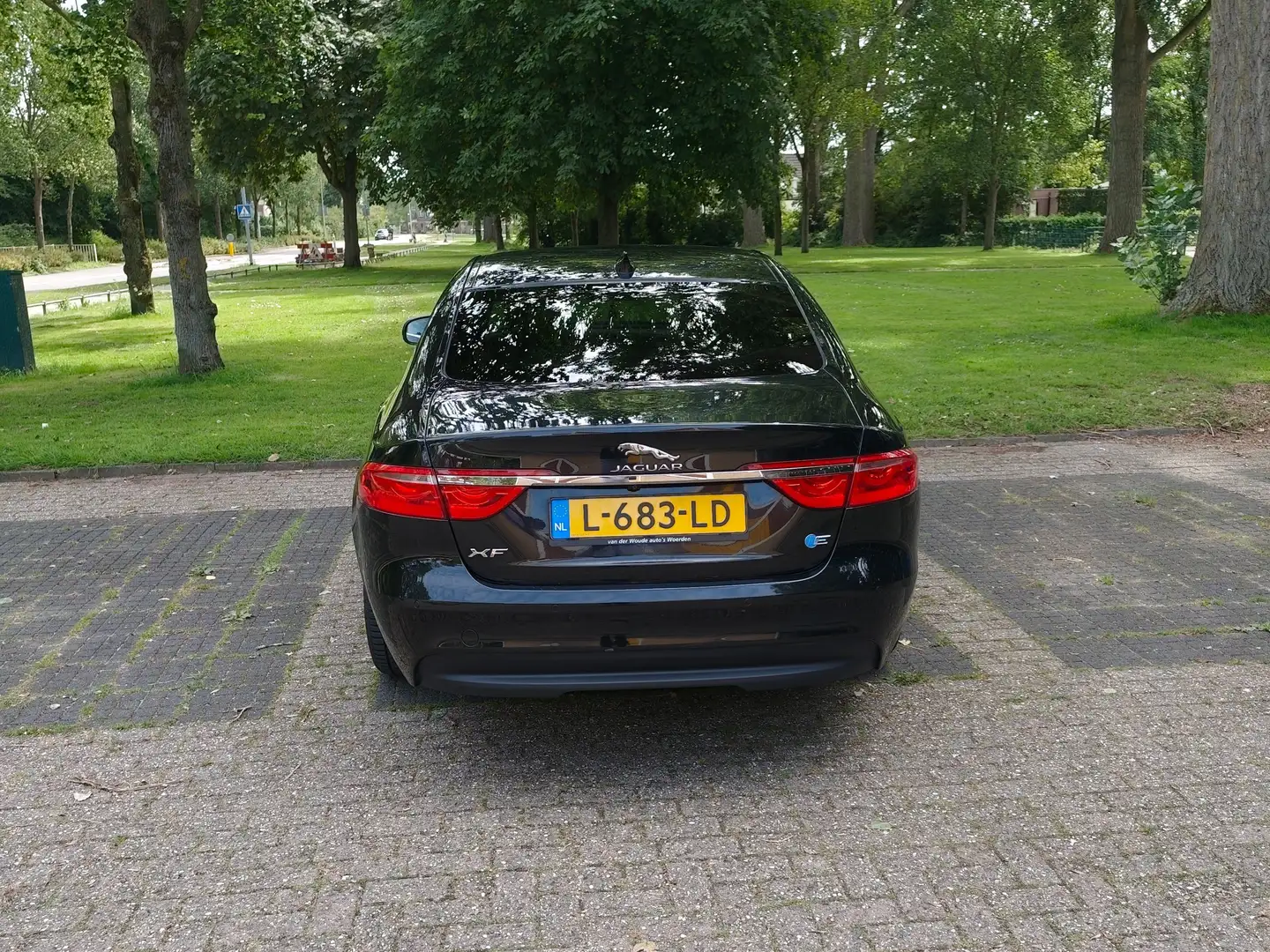 Jaguar XF XF 2.0d Portfolio Zwart - 2